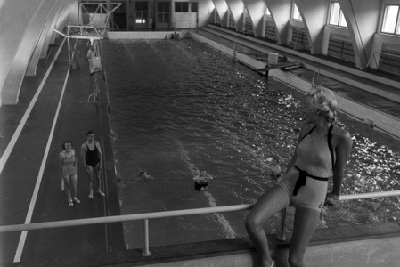 Swimmers in the Hallenbad Heslach swimming pool, Stuttgart, 1930s (b/w photo)