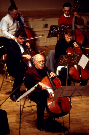 Mistislav Rostropovich performing in Paris, France, 1995 (photo)