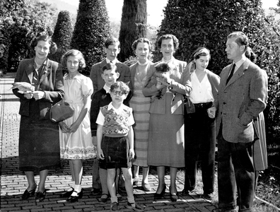Group portrait of several royalties from Europe, c.1959 (photo)