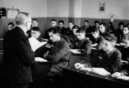 II. WK, air force helper, 1943 (photo)
