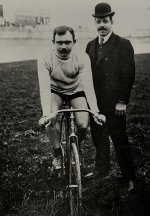 Portrait of French cyclist Louis Trousselier ( 1881 , 1939 ) (photograph)