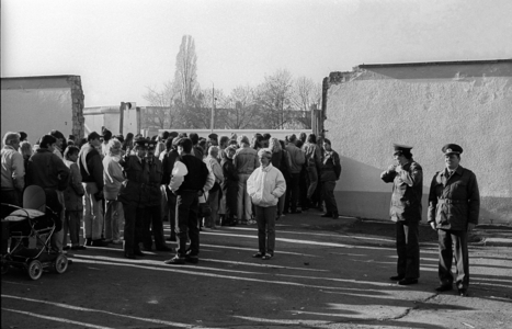 Opening of the Berlin Wall, 1989 (photo)