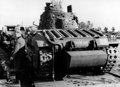 WW2 - war scrap 1940 (photo)
