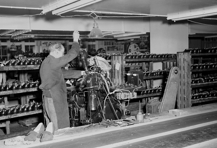Halden 19500919. Østfold Skofabrikk A/S. Norway, like other European countries, receives assistance …, 1950 (photo)
