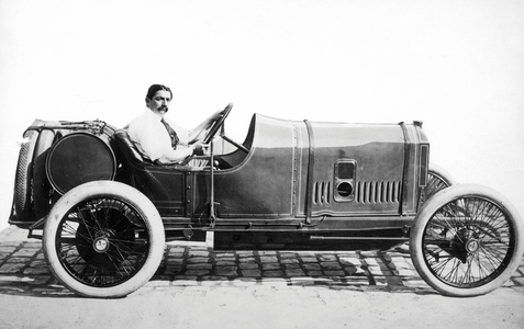 Georges Boillot in the Peugeot he drove in the Indianapolis race in 1914 (photo)