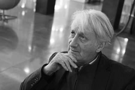 Portrait of Patrick Deville (b/w photo, November 23, 2019)