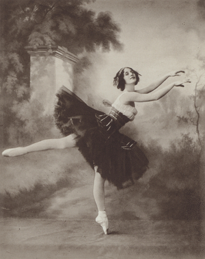 Pavlova in The Butterfly (b/w photo)