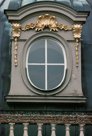 Oval mansard window, framed by a golden shell and garlands, Eremitage Bayreuth, the Rococo small palace of the Margravine Wilhelmine …