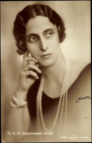 Ak Portrait of Crown Princess Louise, Pearl Jewelry (b/w photo)