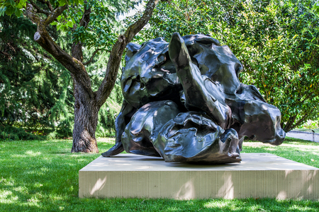 Reclining figure (bronze)