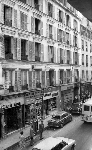 Fire in a hotel on the Rue des Petites Écuries in Paris, 1976 (b/w photo)