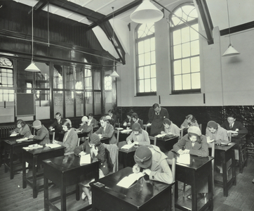 Tooting Commercial Institute: shorthand evening class, 1931 (b/w photo)