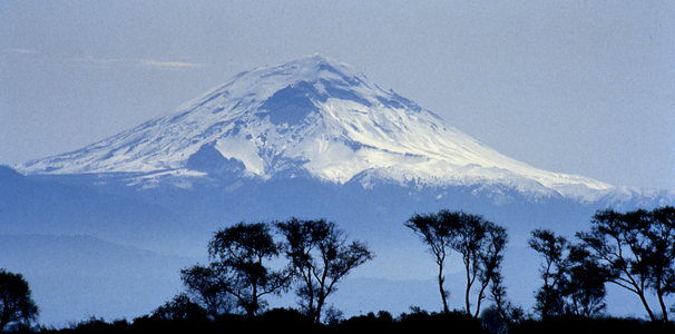 Ixtaccihuatl volcano, Puebla and Mexico States, Mexico (photo)