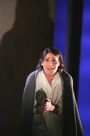 Amanda Echalaz as Jenufa (photo)