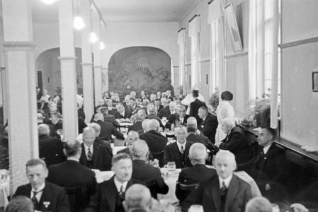 Special guests at the banquet after the Diesel anniversary ceremonial act at the MAN factory at Augsburg, Germany 1930s (b/w photo)