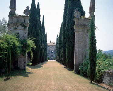 Entrance to the garden, rear facade of Villa Cetinale, Sovicille, Siena, Italy (photo)