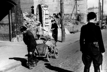 Berlin, sector border, 1949 (photo)