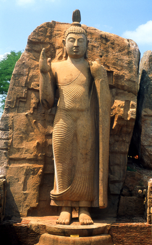Sri Lanka: The 5th century CE Aukana Buddha, near Kekirawa, North Central Province (photo)