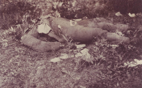 Cadavre d'un soldat allemand sur le champs de bataille- 1918