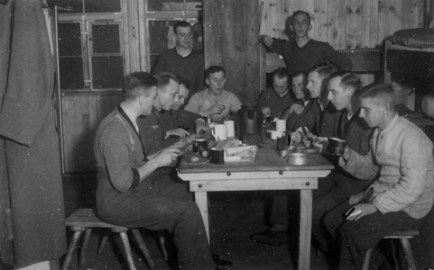 German Soldiers Having Some Food, 1942 (b/w photo)