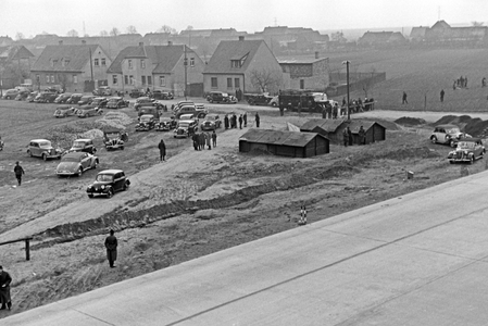 Visitor parking area and emergency base at the race track for the world record trial beside the Frankfurt - Darmstadt highway, Germany 1930s (b/w photo)