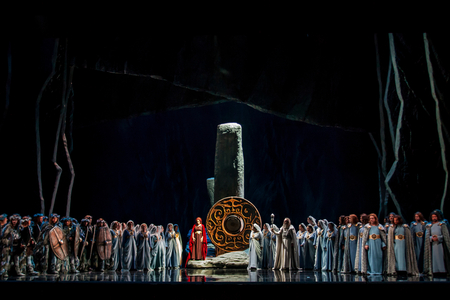 Act 2 of Norma (photo)