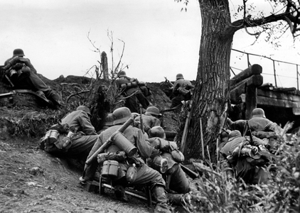 German infantrymen fighting on the southern Eastern Front, July 1942 (b/w photo)