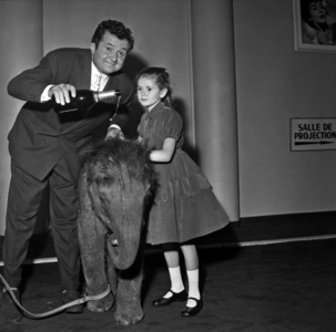 For Premiere of Film "Niok" By Edmondsechan, Minou Drouet and Jean Richard Chirstening With Champagne Niok, The Elephant of The Film, October 18, 1956 (b/w photo)