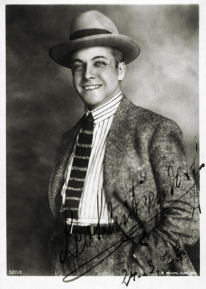 Leo Schützendorf - portrait of the German bass