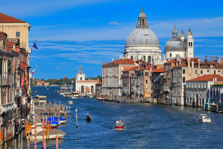 Canals in Venice (photo)