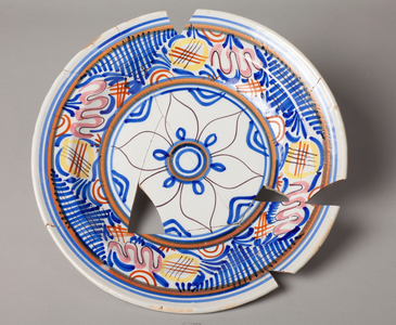 A dish. Ceramic work. Blue decoration. 19th century. Museum inventory no: 2047.