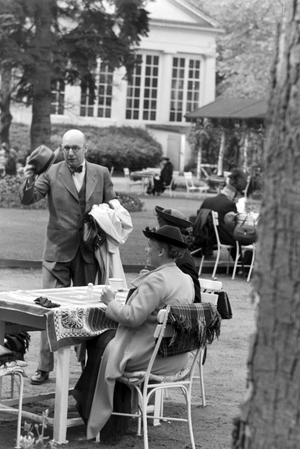 An afternoon spent with coffee and cakes in Karlsbad, Germany 1930s (b/w photo)