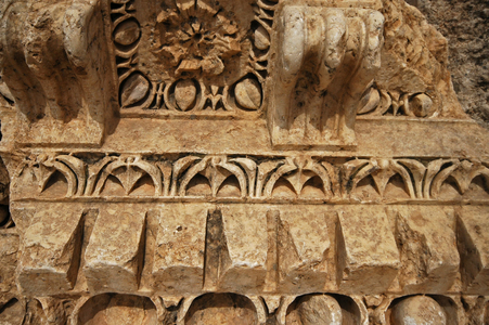 Lebanon, Baalbek (1st century AD), egg and dart carving on ceiling of Hexagonal Court