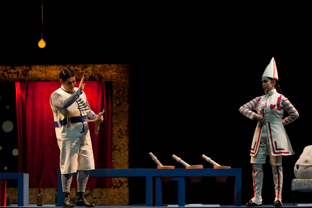 Manuel de Diego as Mengone and Angélica Mansilia as Volpino (photo)