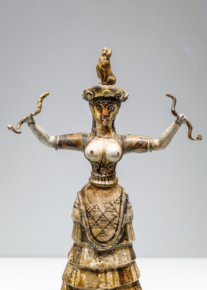 Goddess with snakes, 1650 - 1550 BC (photo)