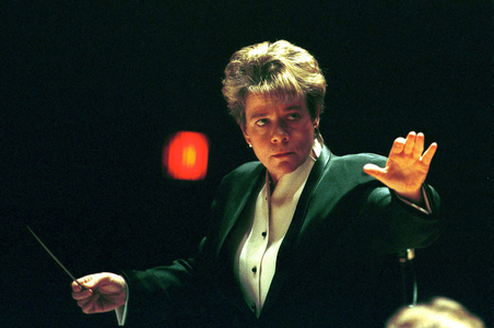 Marin Alsop conducting the