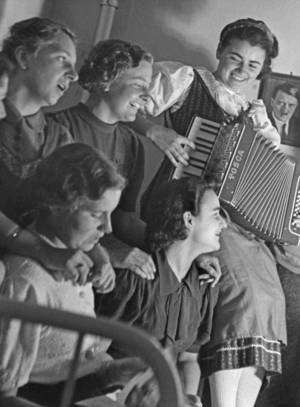 Austrian female students, 1939
