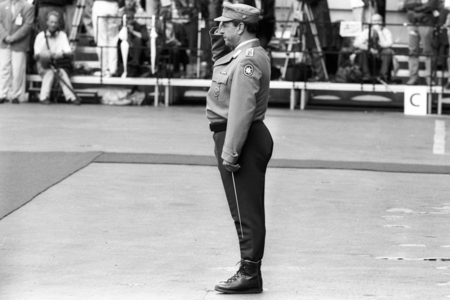 Bavarian security official salutes during the World Economic Summit in Munich..., 1992 (photo)