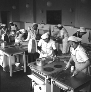 Oslo, 19460425 School kitchen at Smestad school ..., 1946 (photo)