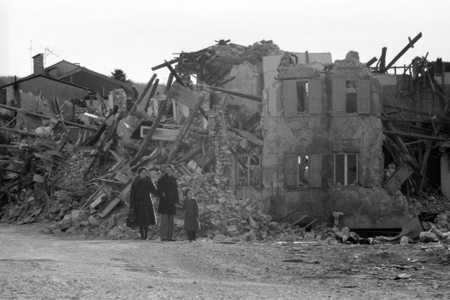 Residents in front of destroyed houses after the devastating earthquake in Friuli, Italy..., 1976 (photo)