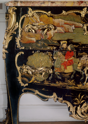 Louis 15 chest of drawers, 18th century (wood lacquer)