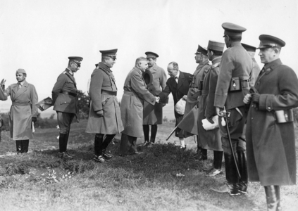 Foreign officers visit a manoeuvre of the Reichswehr, 1929 (b/w photo)
