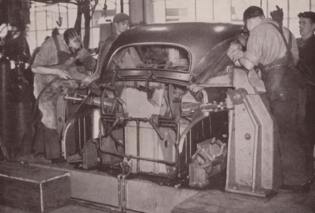 This complicated "balloon" jig incorporates hydraulically-actuated mechanism which facilitates loading (b/w photo)