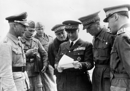 II. WK - Meeting mt the Italian Air Force, 1942 (photo)