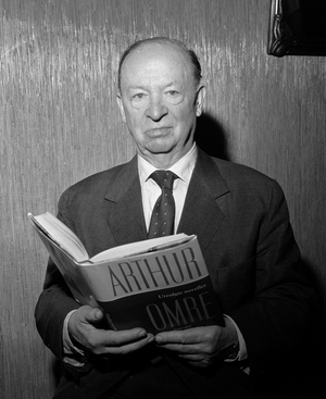 Oslo 19621022 author Arthur Omre with his book "Selected Novels" …, 1962 (photo)