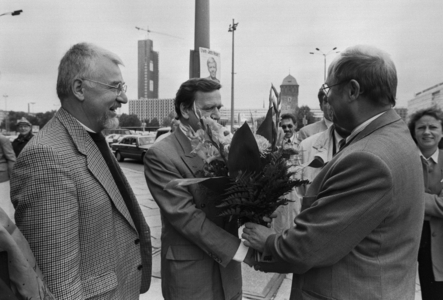 SPD Schröter election campaign 05 10 1994, Chemnitz, market, city hall, SPD politician and candidate …, 1994 (photo)