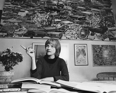 Alison Lurie pointing finger, 1978 (b/w photo)
