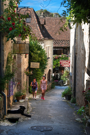 Street and Detail of buildings in Saint Cirq Lapopie, Midi Pyrenees, Lot, France 2015 (photo)