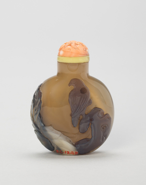 Snuff Bottle with Two Egrets Among Lotuses, Qing dynasty (1644-1911), 1800-1900  (grey, brown, & black agate with carged decoration)