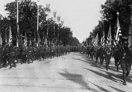 Military parade for victory on july 14, 1919 in Paris : american soldiers with flags